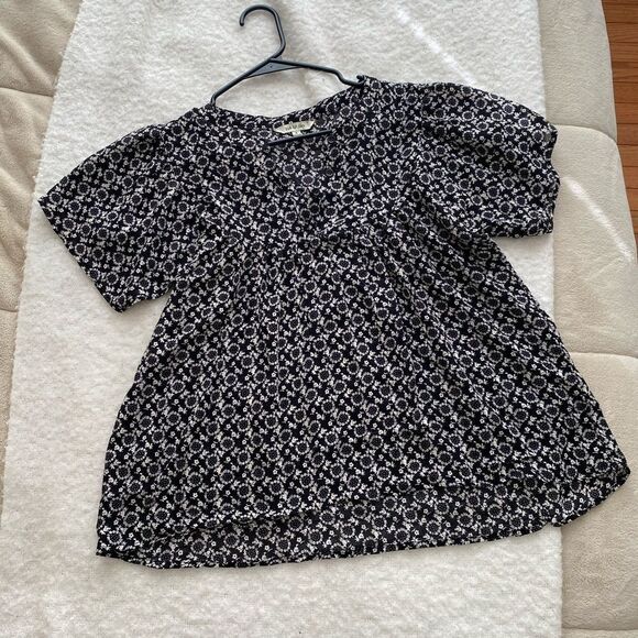 Yak & Yeti Black and White Patterned Short-Sleeve Blouse Size Small - Picture 1 of 6